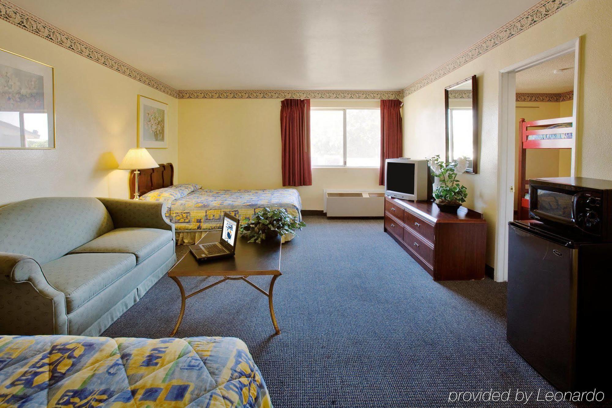 Anaheim Astoria Inn & Suites 部屋 写真