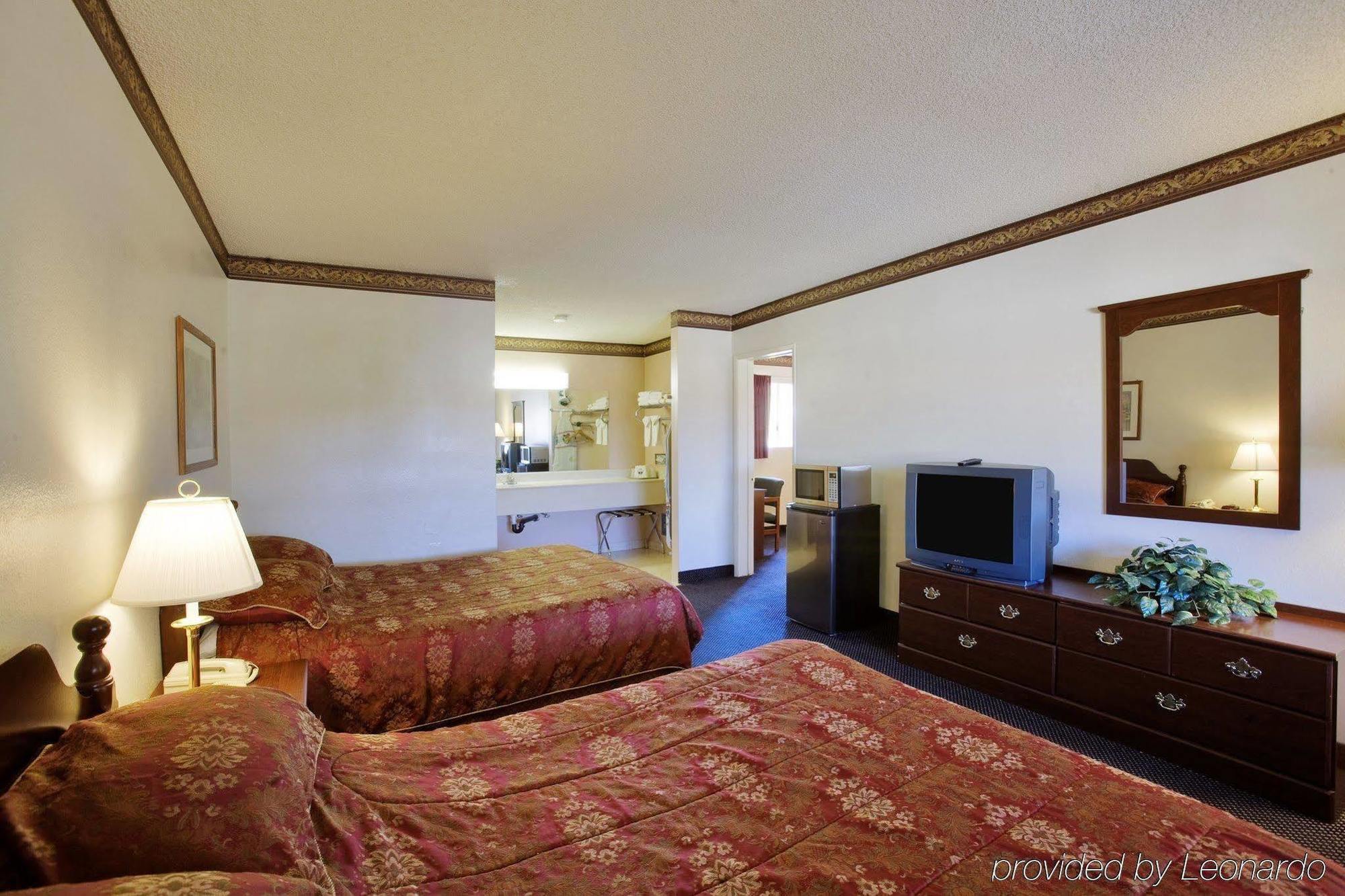 Anaheim Astoria Inn & Suites 部屋 写真